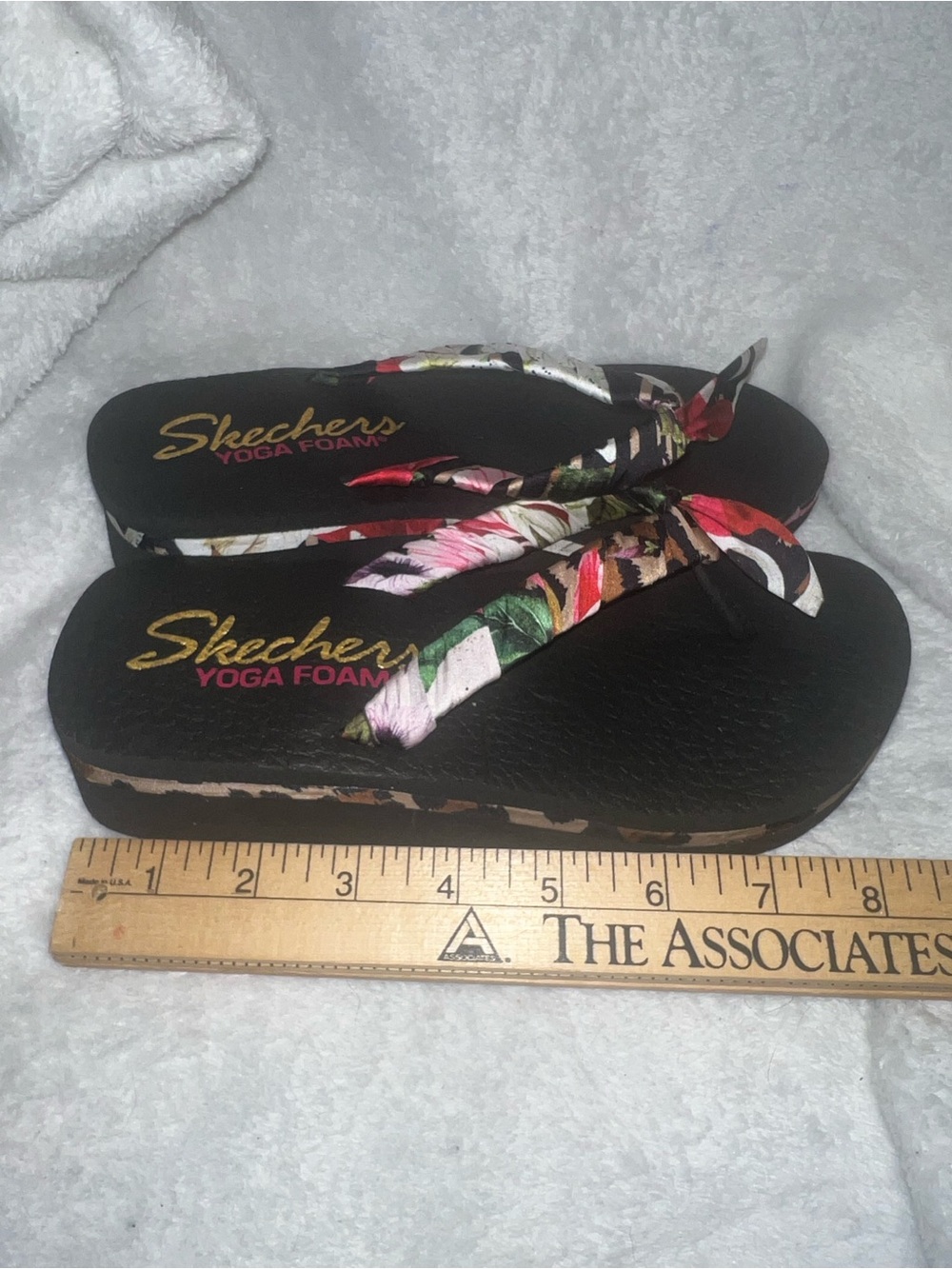 Sketchers yoga foam sandals (no size label)